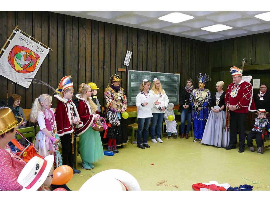 Naumburger Prinzenpaare mit Hofnarren besuchen den Kindergottesdienst (Foto: Karl-Franz Thiede)